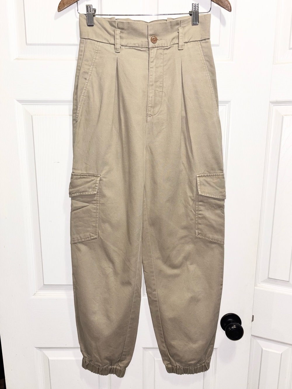 Aritzia Sunday Best Gravity Pants Cargo Joggers Khaki Tan Size 2